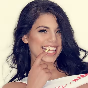 Portrait de l'actrice x Gina Valentina
