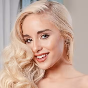 Portrait de l'actrice x Naomi Woods